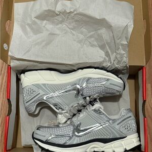 Nike Photon Dust/Chrome Running Shoes - Silver/Light Gray